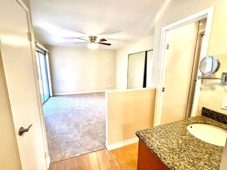 Building Photo - 1144 Stonewall Cir