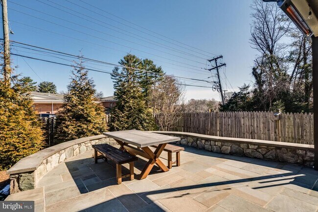 Building Photo - 6421 Linway Terrace