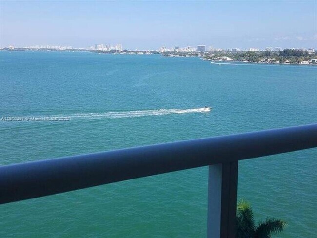 Primary Photo - 1625 Kennedy Cswy