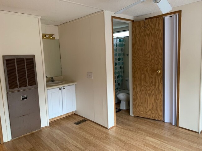 Building Photo - 3 BR, 2 BA Single Wide on Private Lot *Pri...