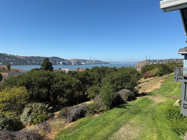 Building Photo - 310 Spyglass Pkwy