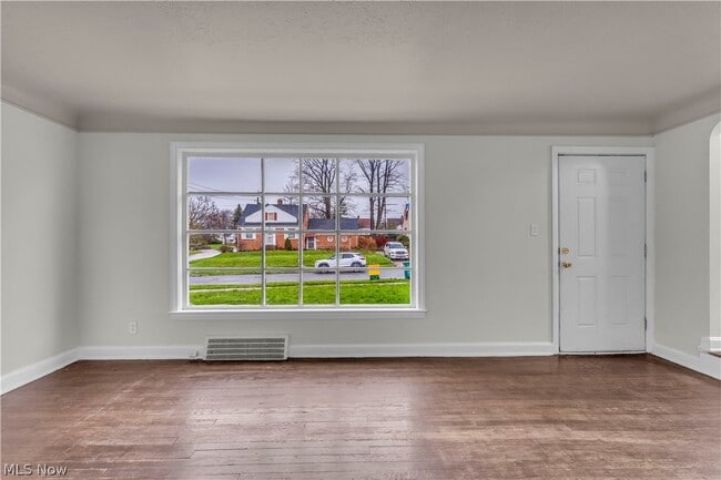 Building Photo - 21206 Hillgrove Ave