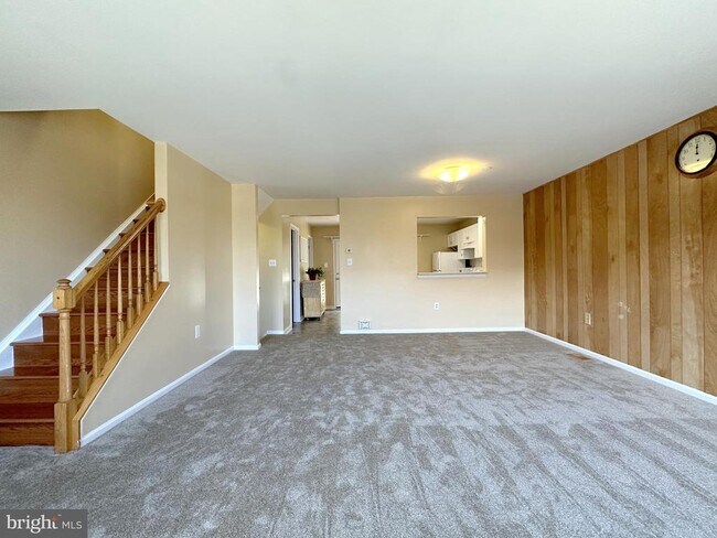 Building Photo - 102 Ridge Ct