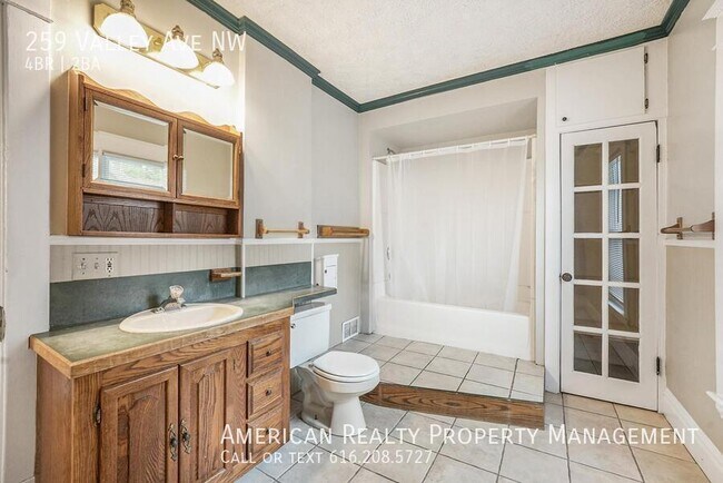 Building Photo - 259 Valley Ave NW