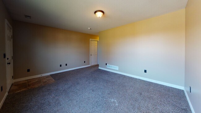 Building Photo - 6123-6125 Pinto Lane