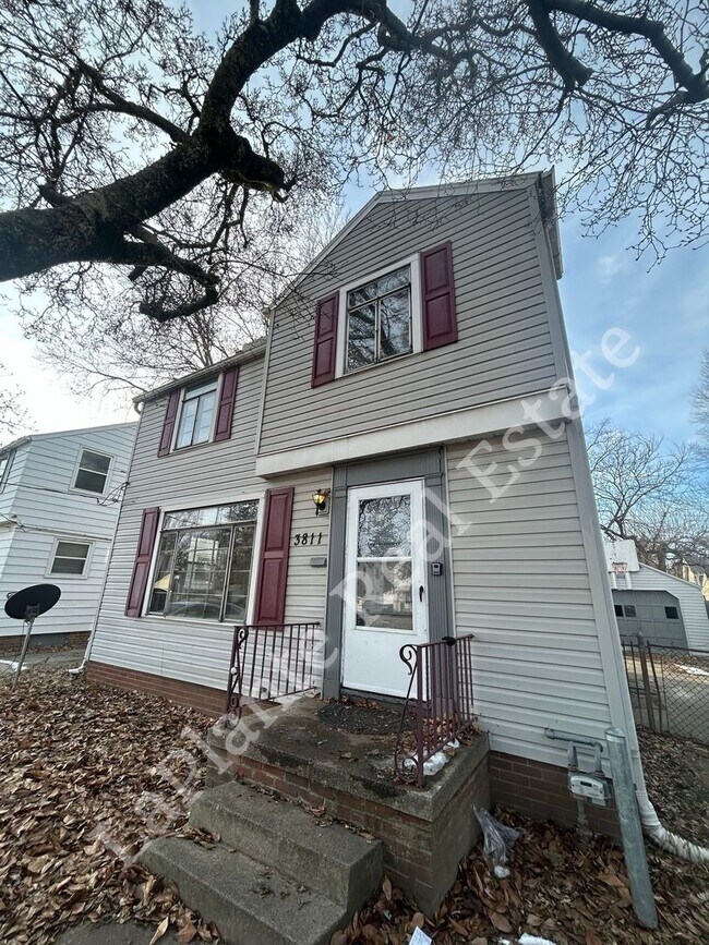 Building Photo - Well-Located 3-Bedroom Home Near Library Village