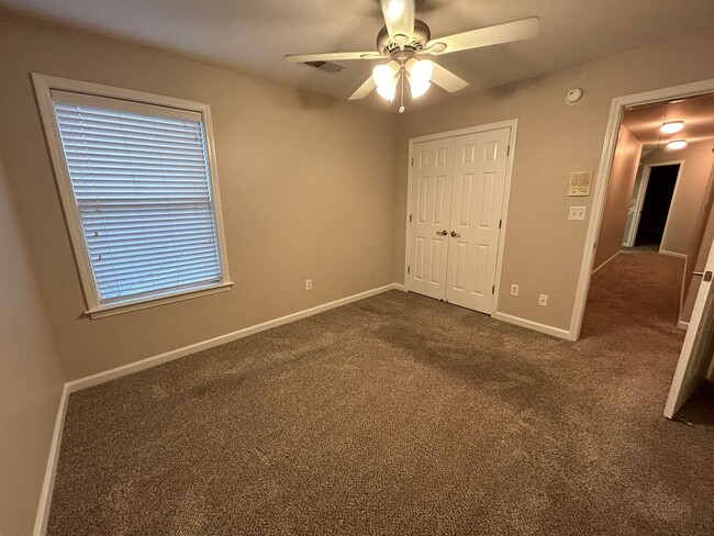 Building Photo - Large 3 bd 2.5 bath with all new paint! Fe...
