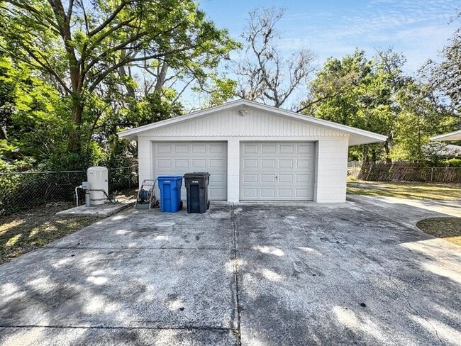 Building Photo - 3-Bedroom Home in a Convenient Location / ...
