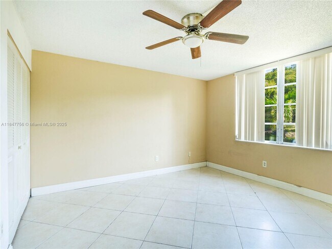 Building Photo - 3195 Foxcroft Rd