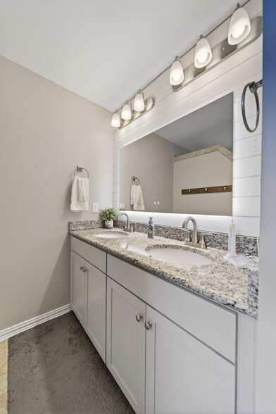 Building Photo - 404 Black Thorn Ln