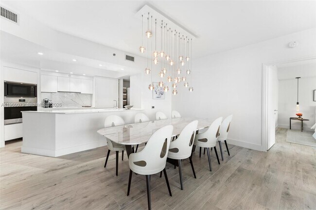 Building Photo - 450 Alton Rd