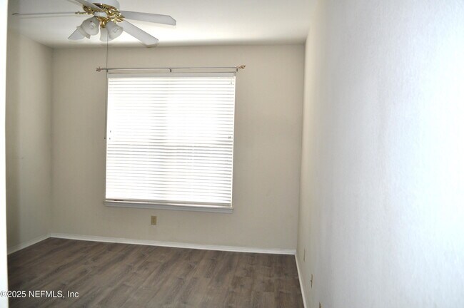 Building Photo - 13810 Sutton Park Dr N