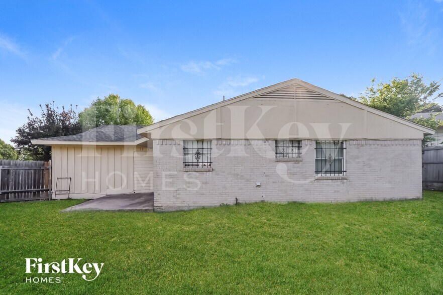 Building Photo - 6115 Flagstaff Dr