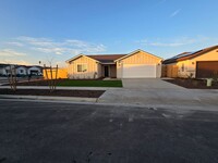 Building Photo - 3 BR 2 BA Available Now