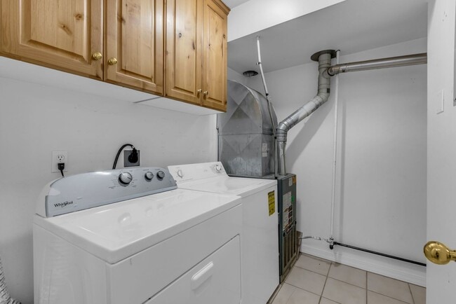 Building Photo - Main Street Kamas Condo