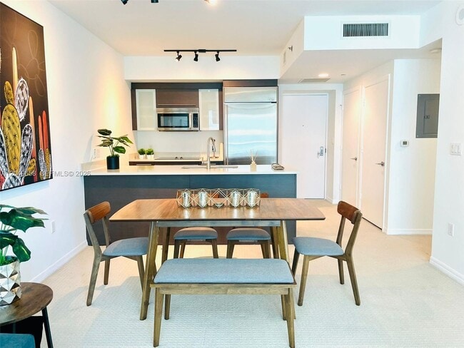Building Photo - 500 Brickell Ave