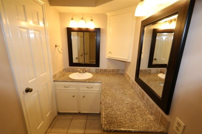 Building Photo - 6907 Dartford Ct