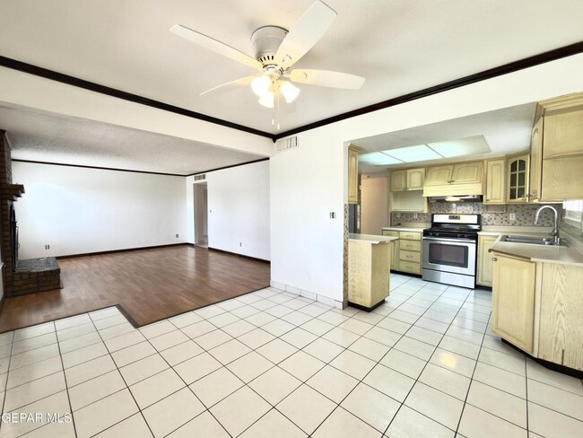 Building Photo - 3217 Funston Pl