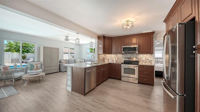 Building Photo - 1302 Mango Ave