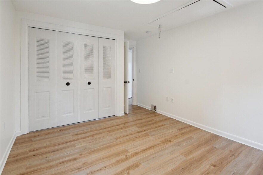 Building Photo - 4125 Tuxey Ave