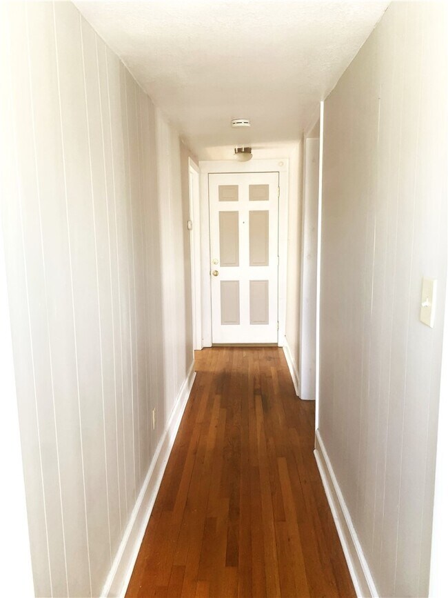 Building Photo - 219 W Main St