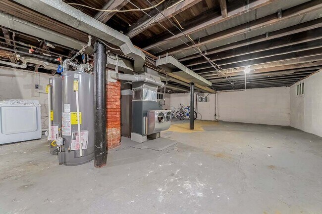 Building Photo - 3484 W 58th St
