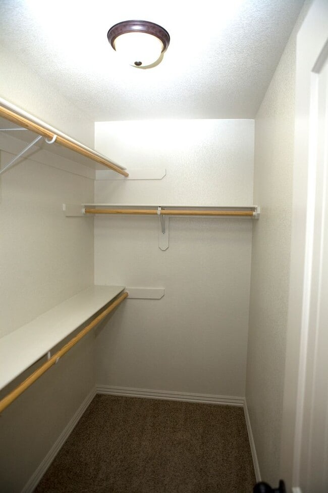 Building Photo - Available August 1st! 4-Bedroom, 3.5-Bathr...