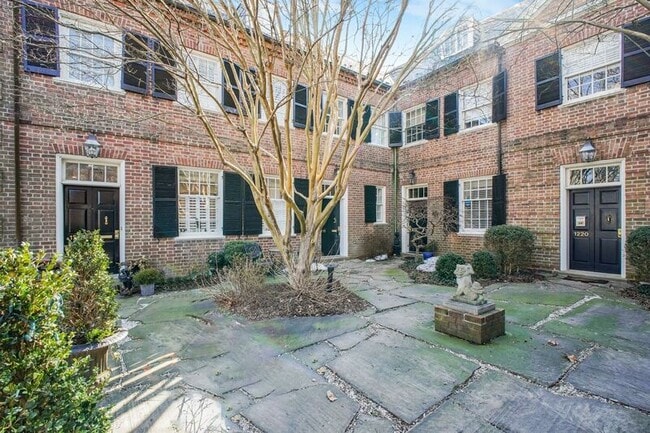 Building Photo - 1216 Sophia St