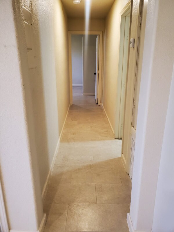 Building Photo - 118 Esmeralda Dr