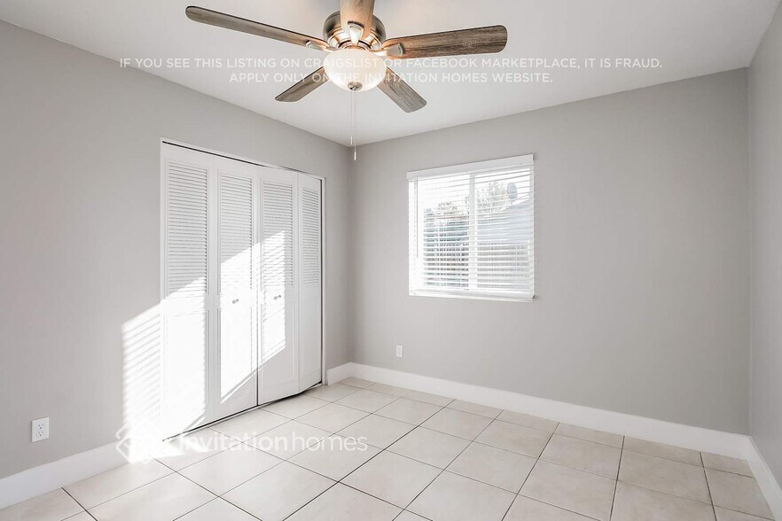 Building Photo - 2320 E Holmes Ave