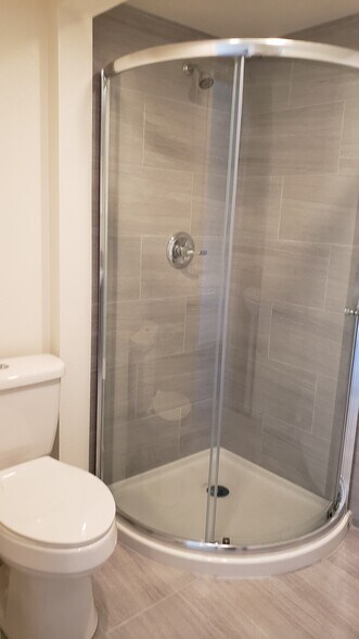 Building Photo - 2131 Carmona Ave