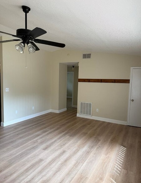 Building Photo - 1530 E Powder Horn Rd