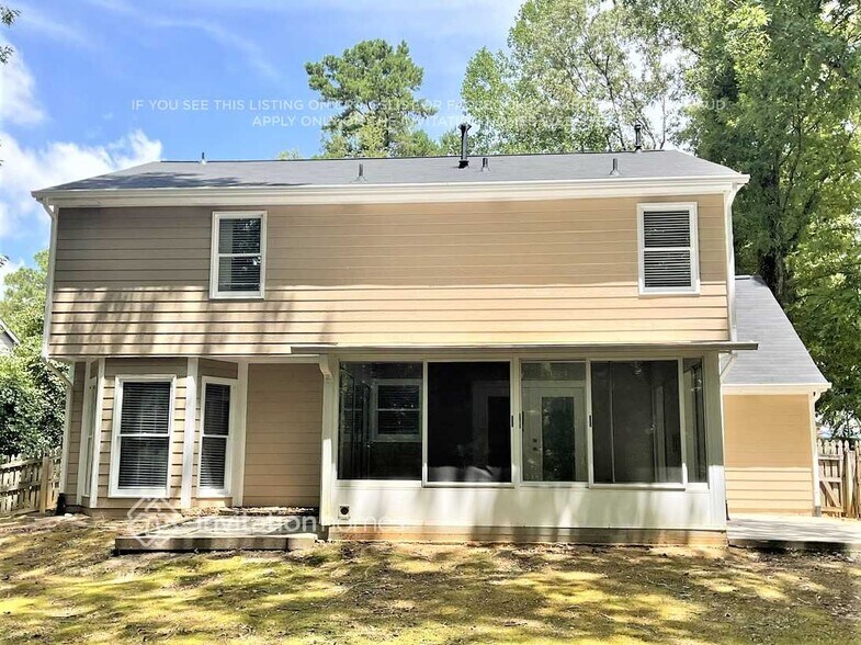 Building Photo - 330 Brooke Wood Dr