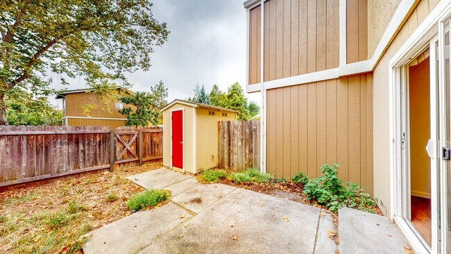 Building Photo - 562 Santa Alicia Dr