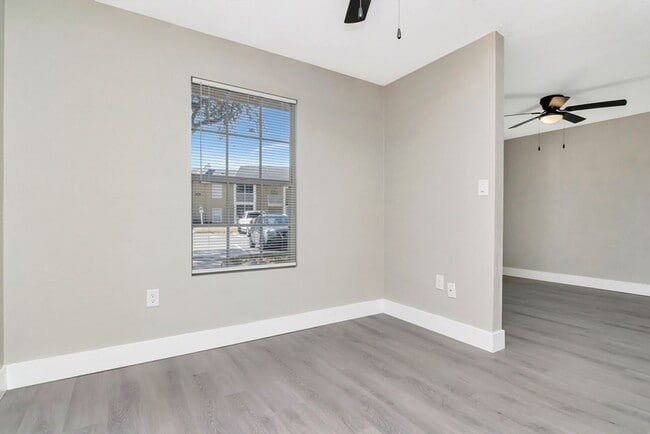 Building Photo - Ground Floor 1/1 with Den Newly Renovated