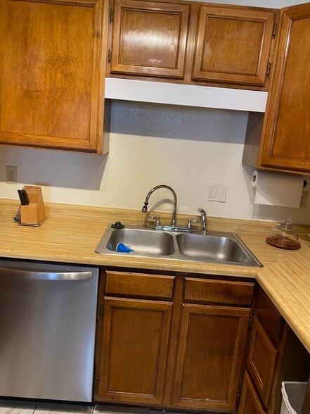 Building Photo - 1520 Palmer Dr