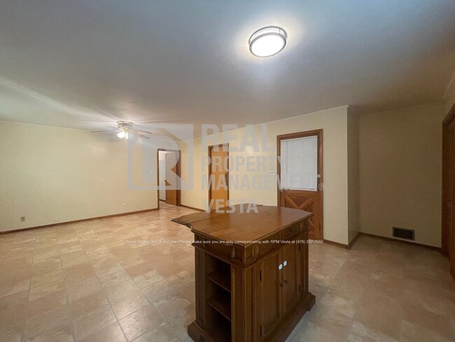 Building Photo - 2562 Bedford Pl