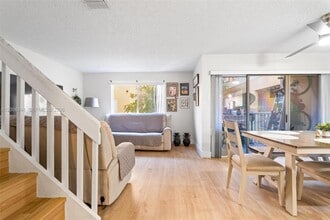 Building Photo - 6235 SW Kendale Lakes Cir