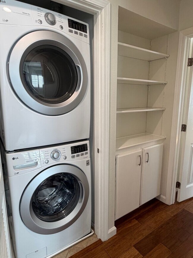Building Photo - Very Private Carriage Unit Available Now!