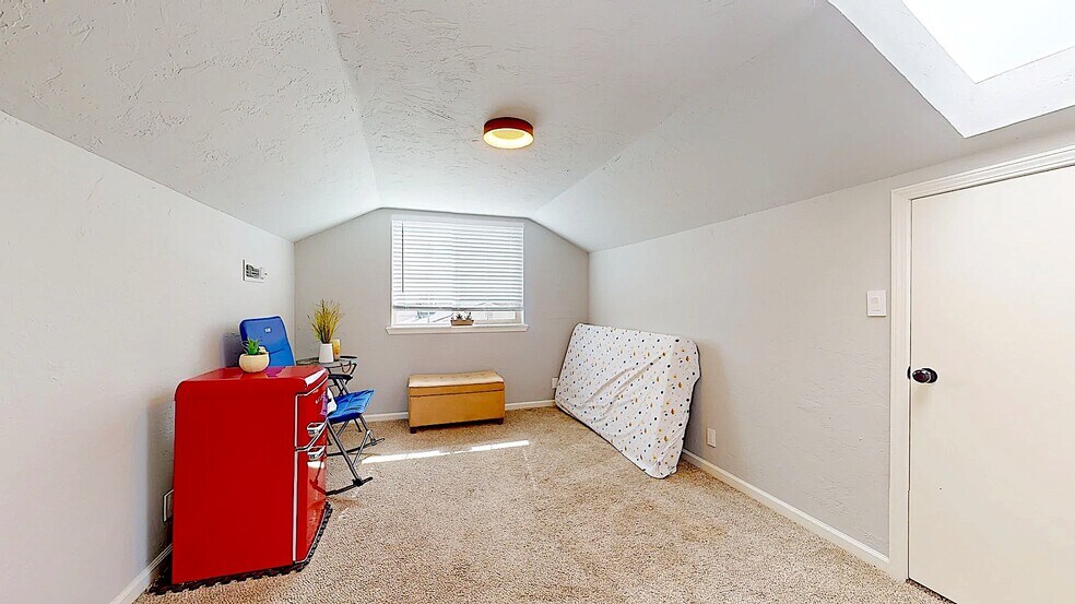 Building Photo - 204 N Santa Ana Ave