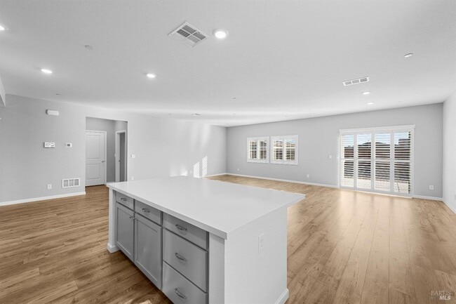 Building Photo - 655 Honey Bee Rd