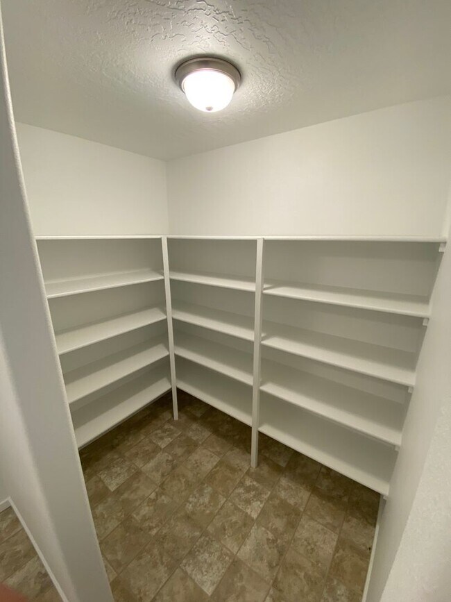 Building Photo - Stunning 3 Bed 2 Bath Rancher in Spokane V...