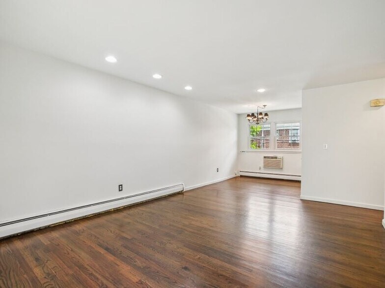 Dining room - 39 Harrison Ave