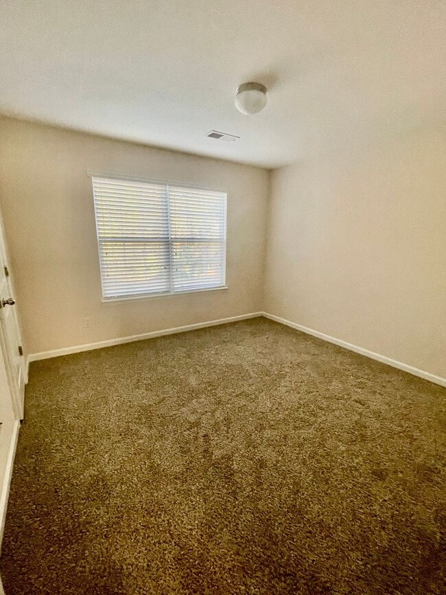 Building Photo - Luxurious 2 story 3 bedroom 2.5 bath townhomes. Located in Salisbury.