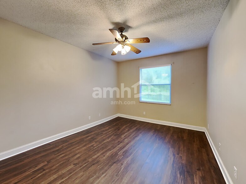 Building Photo - 10318 Goldenbrook Way