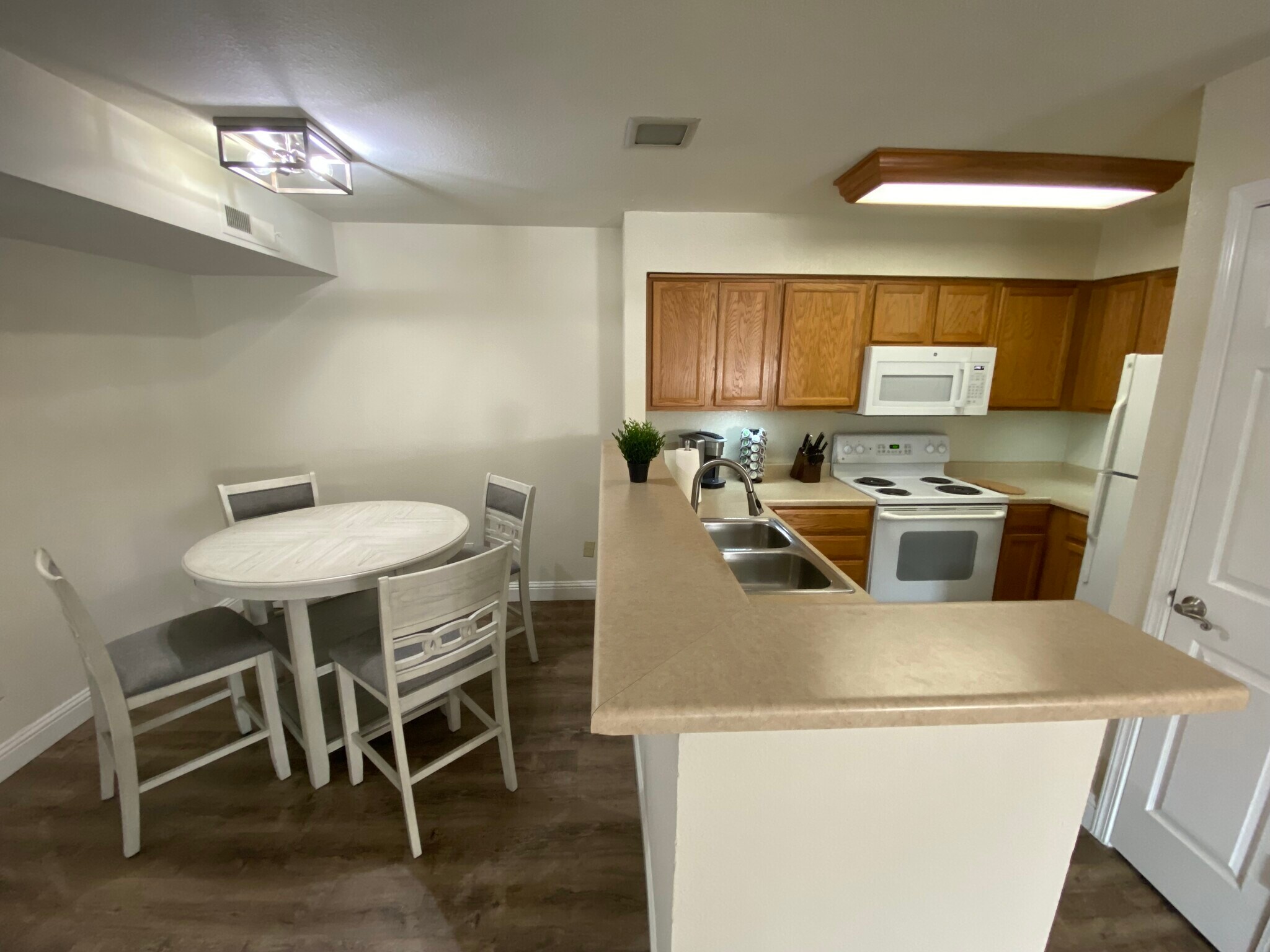 Building Photo - 2881 Huntington Blvd