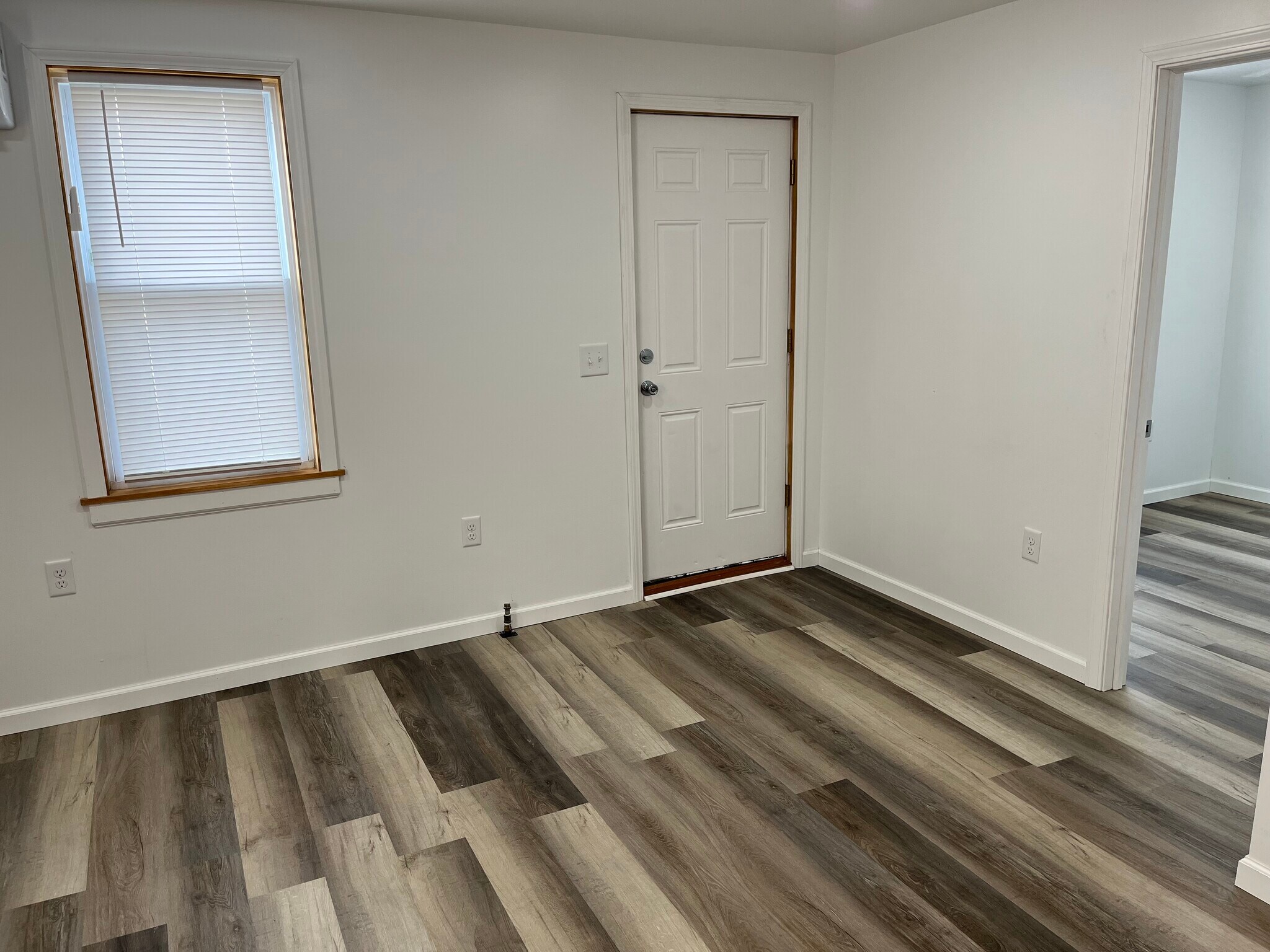 Building Photo - 112 E Young St