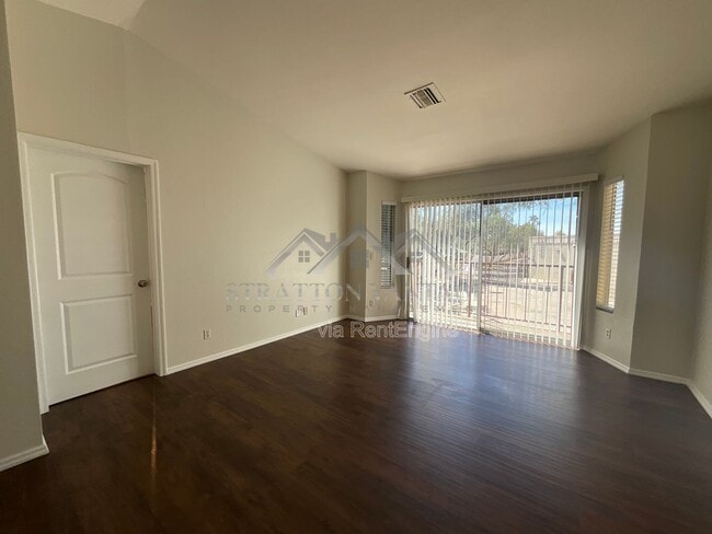 Building Photo - 653 W Guadalupe Rd