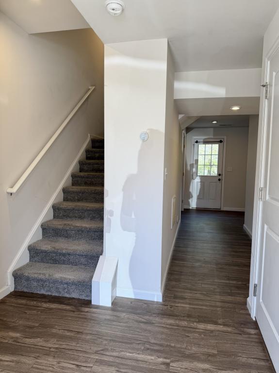 Building Photo - 828 Renee Ave