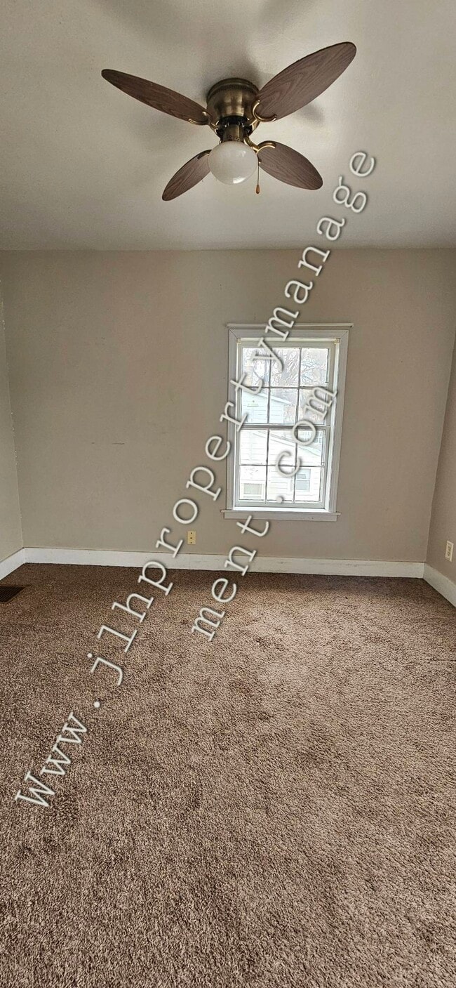 Building Photo - 618 W Clark St